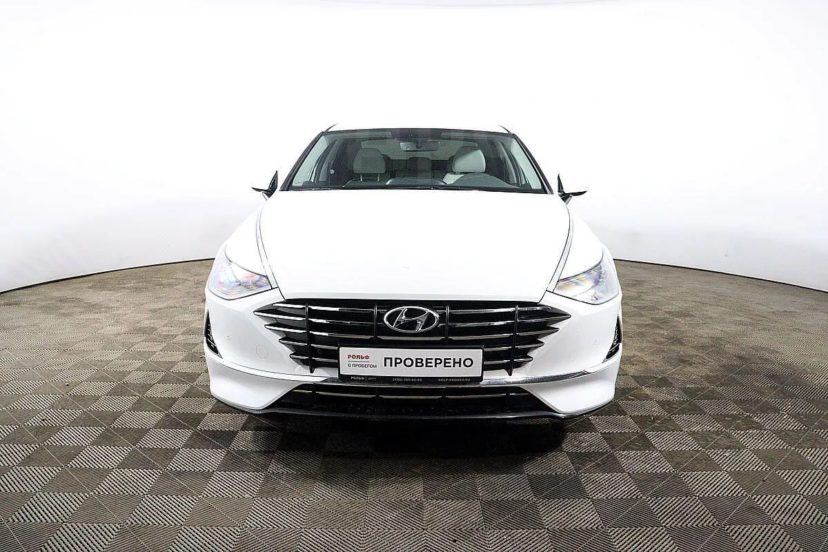 Hyundai Sonata Image 2